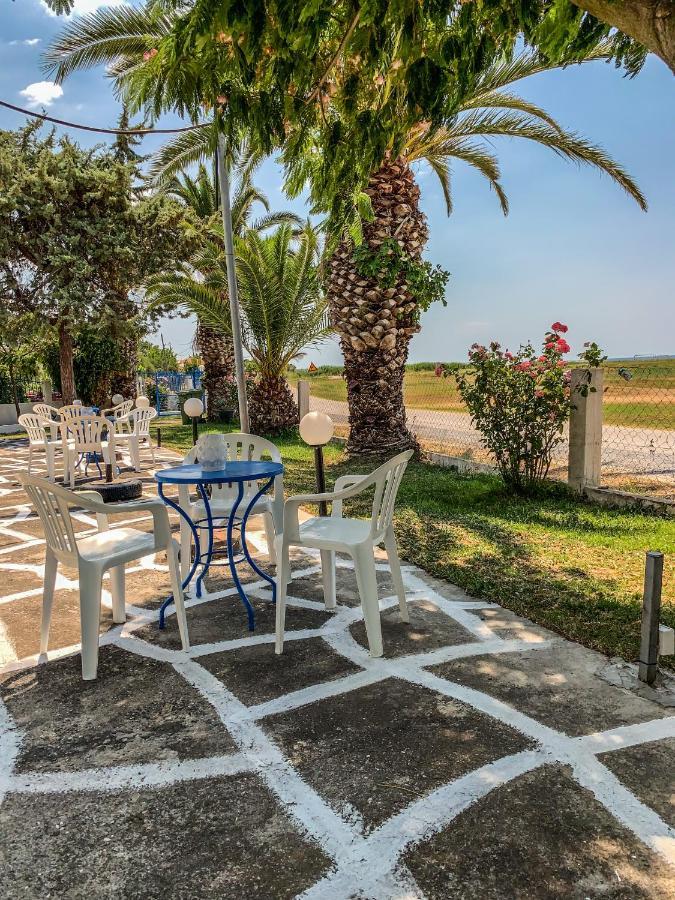 Galinis' Sea Front Studios Nea Kallikrateia Ngoại thất bức ảnh