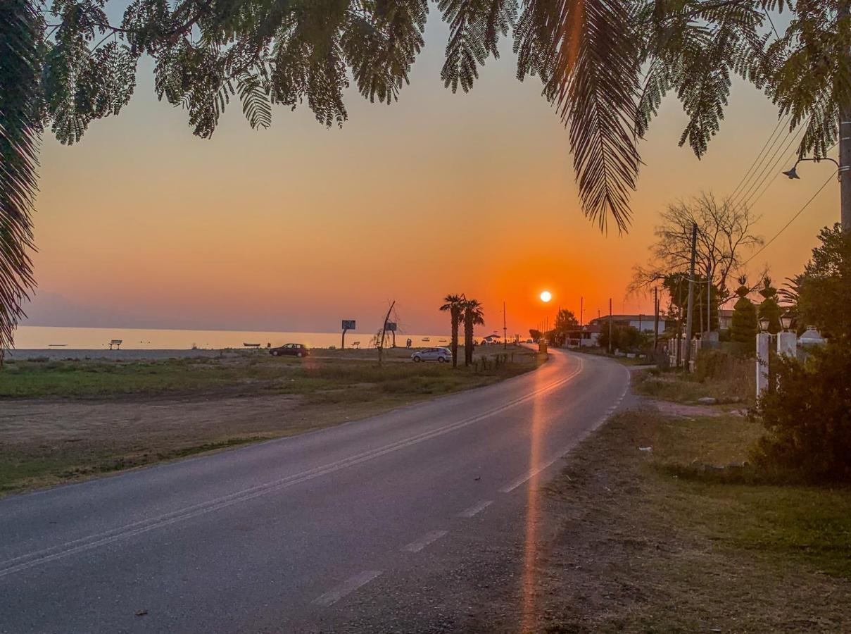Galinis' Sea Front Studios Nea Kallikrateia Ngoại thất bức ảnh