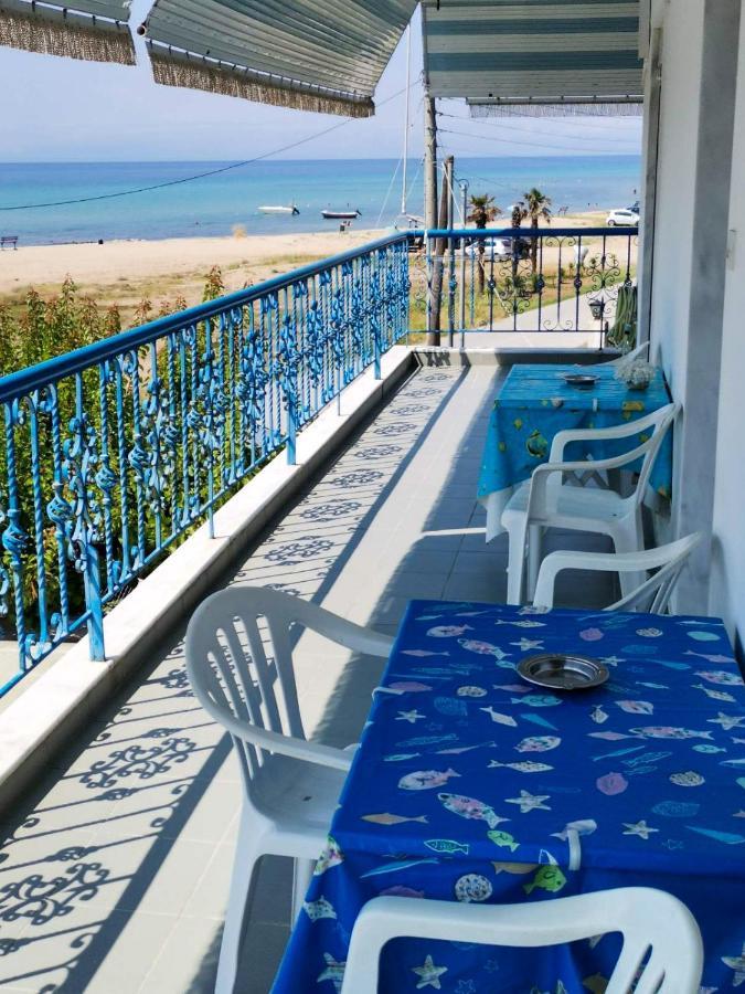 Galinis' Sea Front Studios Nea Kallikrateia Ngoại thất bức ảnh